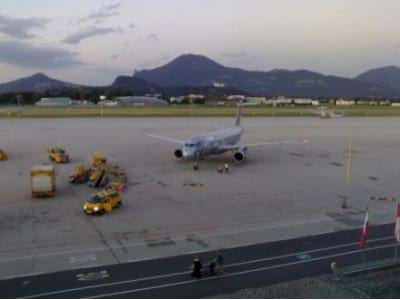 Flugzeug am Flughafen Salzburg