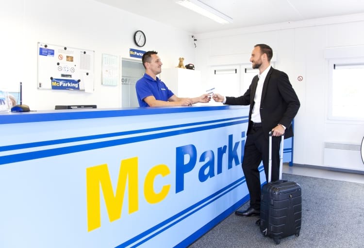 Servicebereich McParking Parkplatz nahe Airport BER