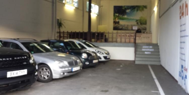 Parkplatz nahe Flughafen Düsseldorf Ansicht 2