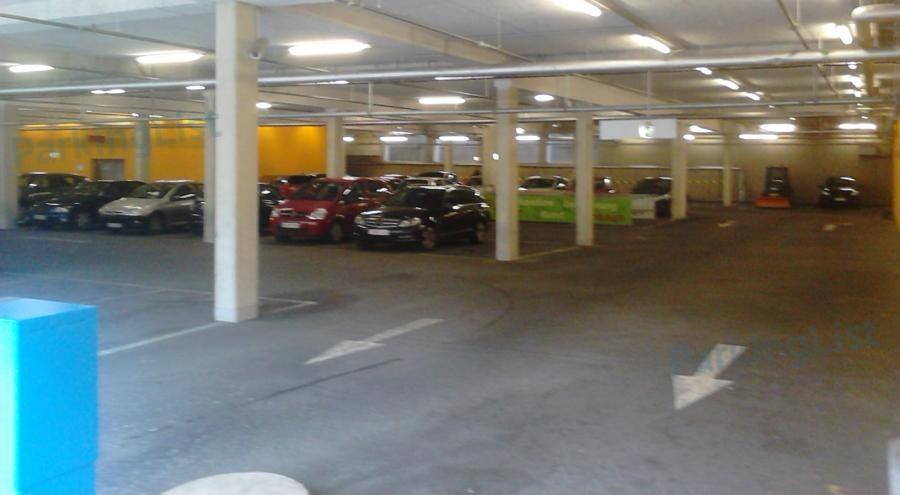 Innenansicht 2 Parkhaus Aachen Arkaden