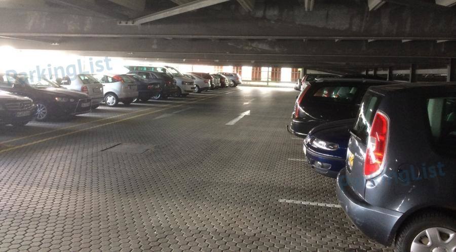 Innenansicht Parkhaus Am Hauptbahnhof in Ingolstadt