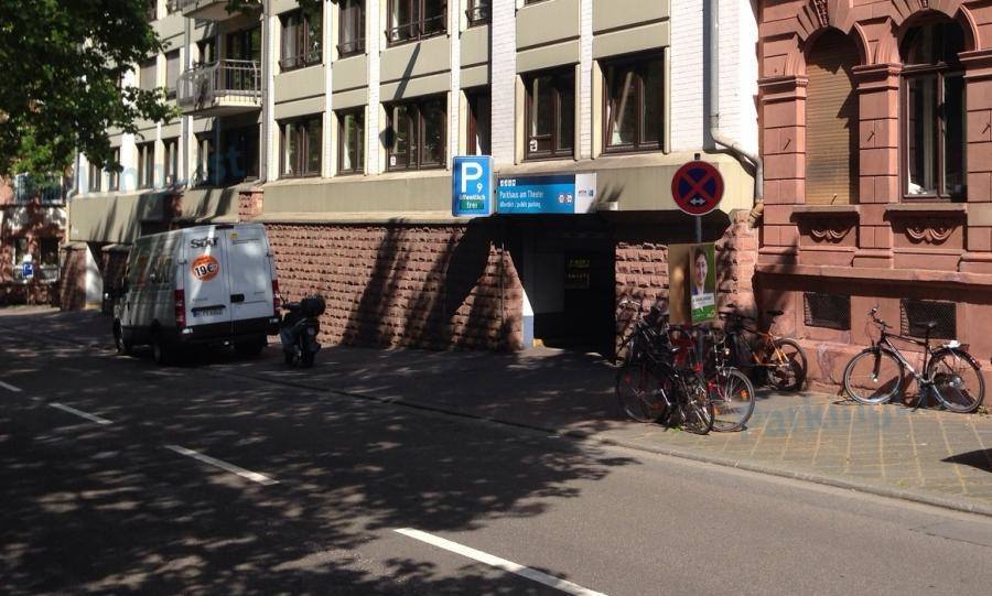 Einfahrt Parkhaus Am Theater in Heidelberg