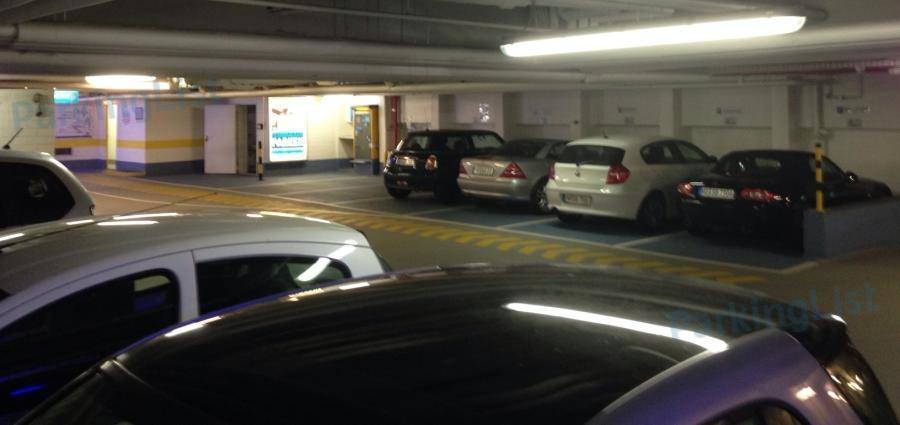 Innenansicht Parkhaus Am Theater in Heidelberg