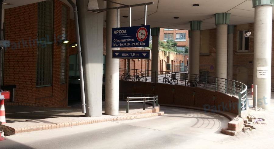 Einfahrt Parkhaus Bleichenhof in Hamburg