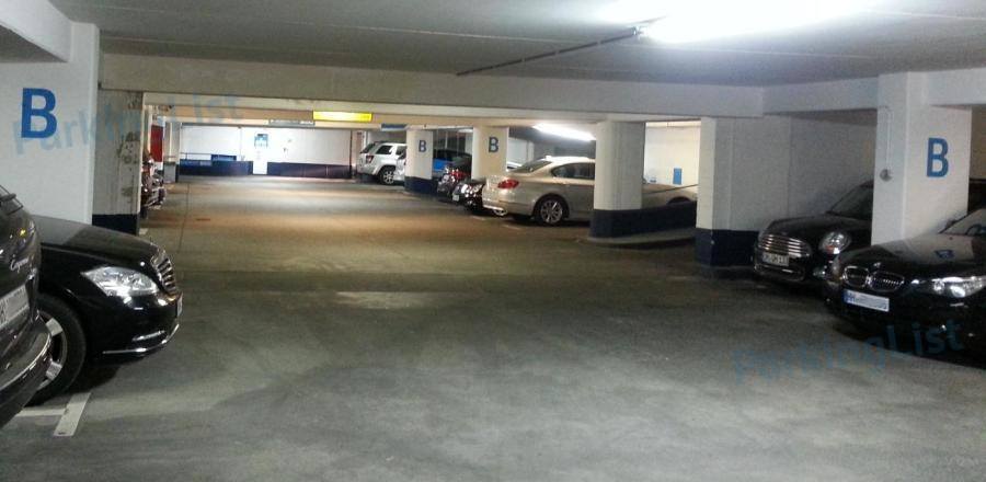 Innenansicht Parkhaus Bleichenhof in Hamburg