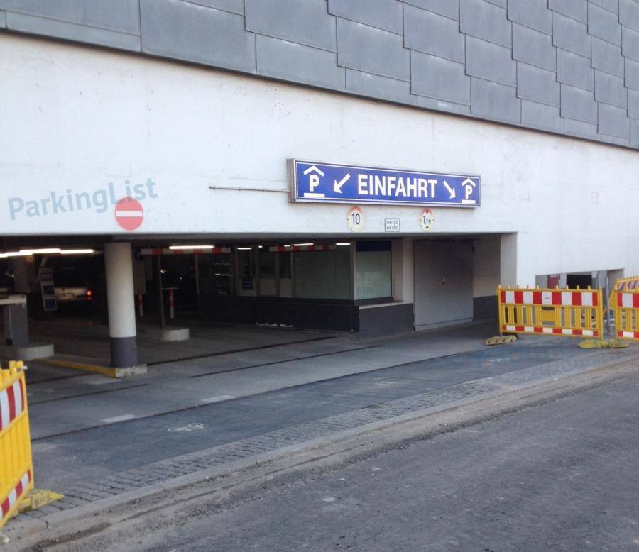 Ein- und Ausfahrt - Parkhaus CAP Kiel