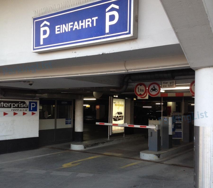 Einfahrt - Parkhaus CAP Kiel