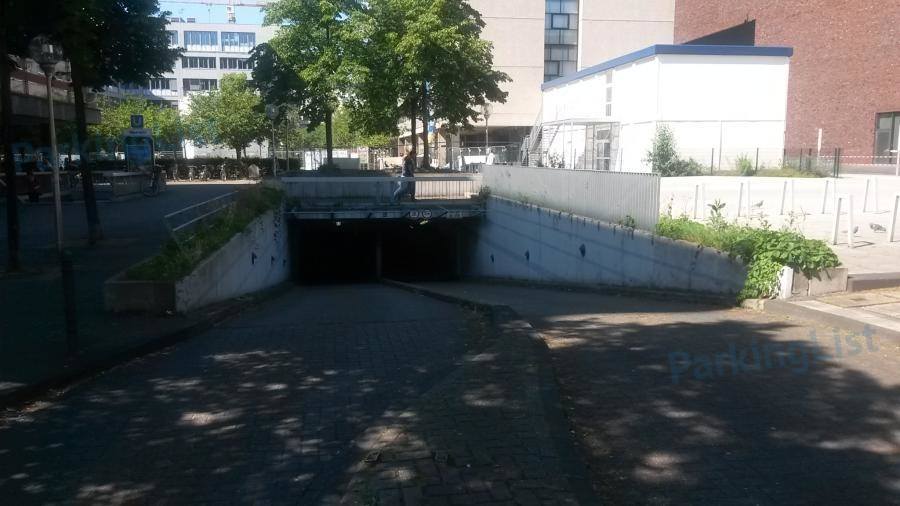 Innenansicht 1 Parkhaus Cäcilienstrasse in Köln