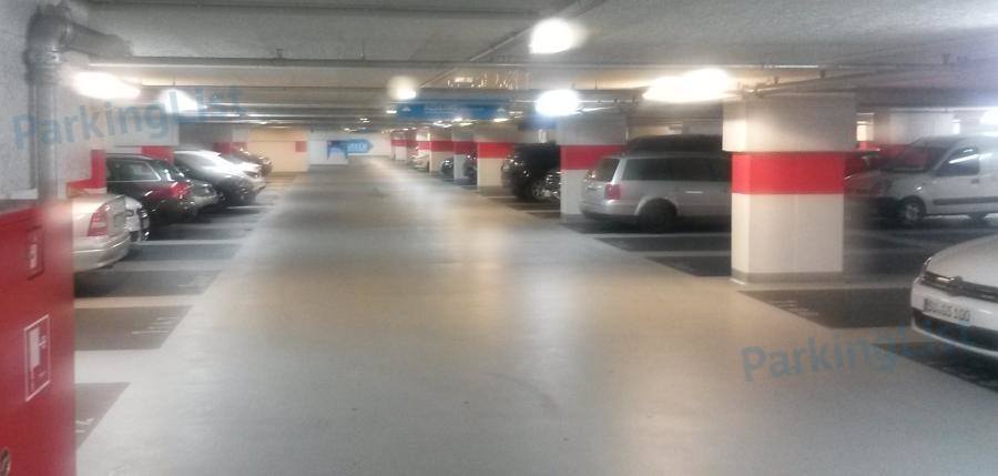 Einfahrt Parkhaus Cäcilienstrasse über Leonhard-Tietz-Straße in Köln