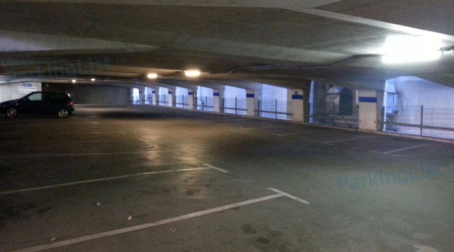 Innenansicht Parkhaus Cinemaxx Hannover