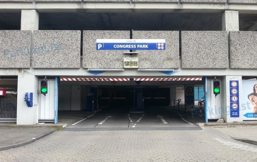 Einfahrt Parkhaus CongressPark in Wolfsburg