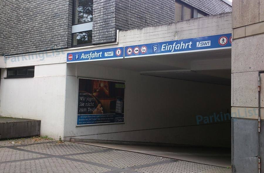 Einfahrt Parkhaus Europahalle in Trier