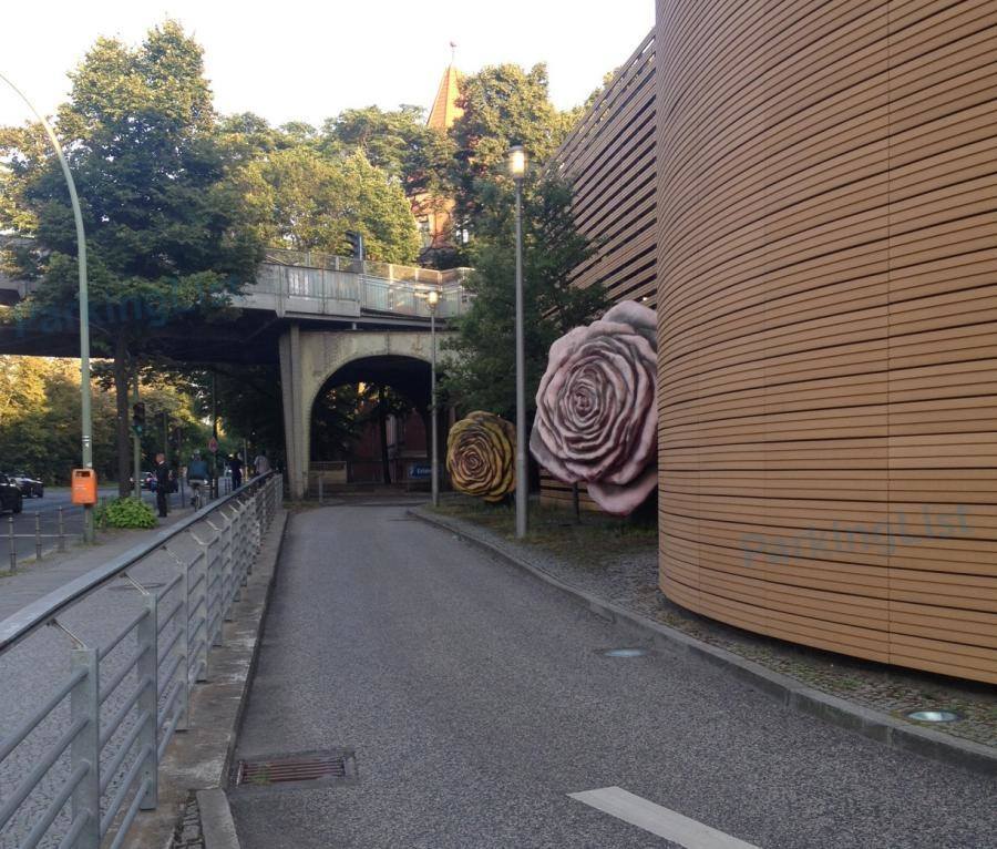 Ausfahrt Parkhaus Gleisdreieck in Berlin