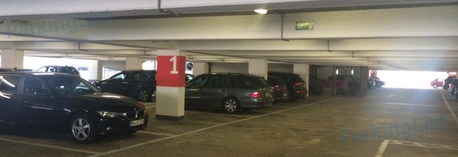 Innenansicht Parkhaus Große Reichenstraße Hamburg