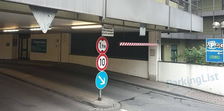 Einfahrt Parkhaus Hauptbahnhof in Aachen