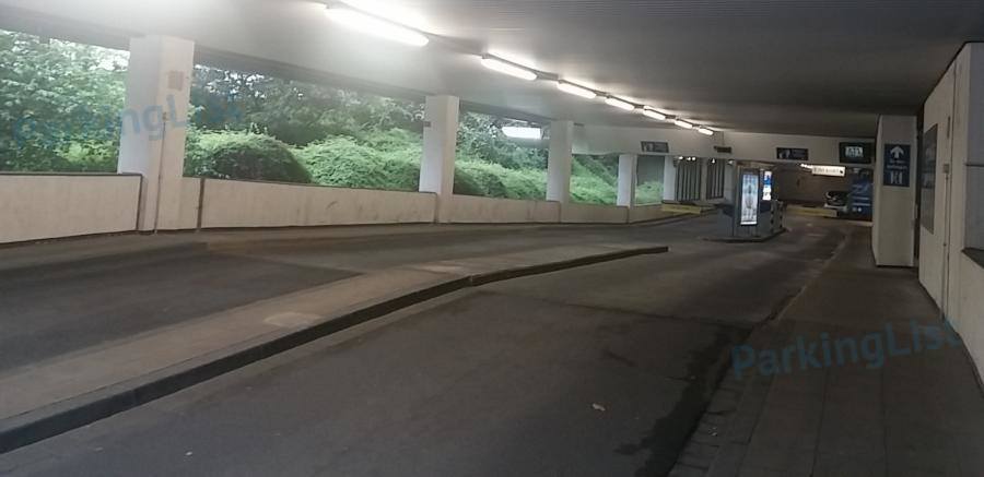 Innenansicht Parkhaus Hauptbahnhof in Aachen