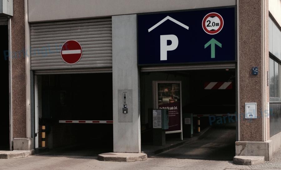 Einfahrt Charlottenstraße, Parkhaus Hotel Hilton in Berlin-1481