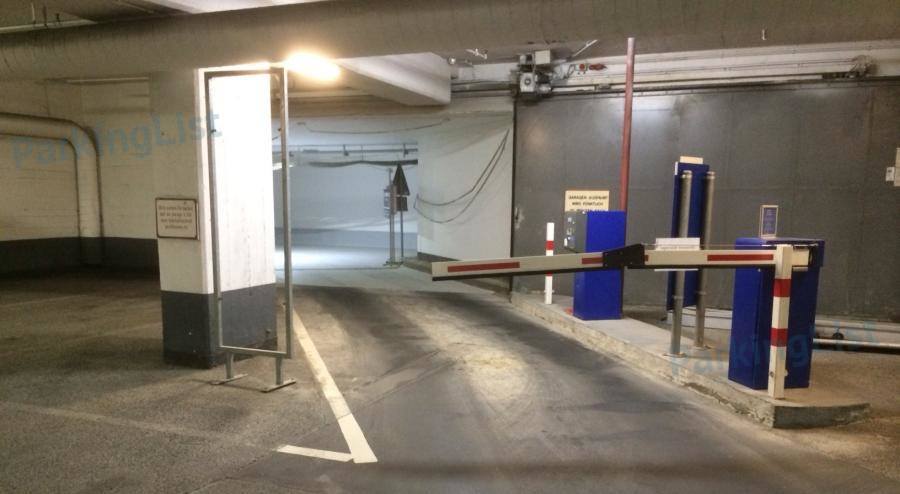 Innenansicht 1 Parkhaus Karstadt in Bonn