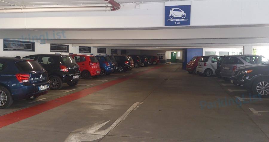 Innenansicht Parkhaus Karstadt in Karlsruhe