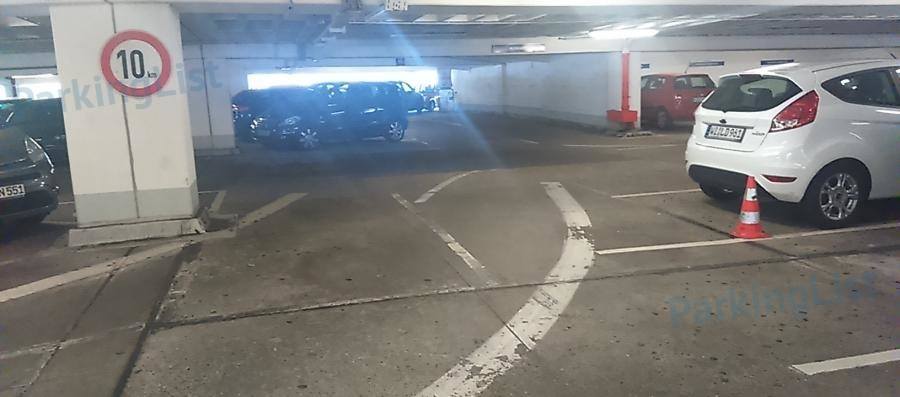 Innenansicht - Parkhaus Karstadt Wiesbaden