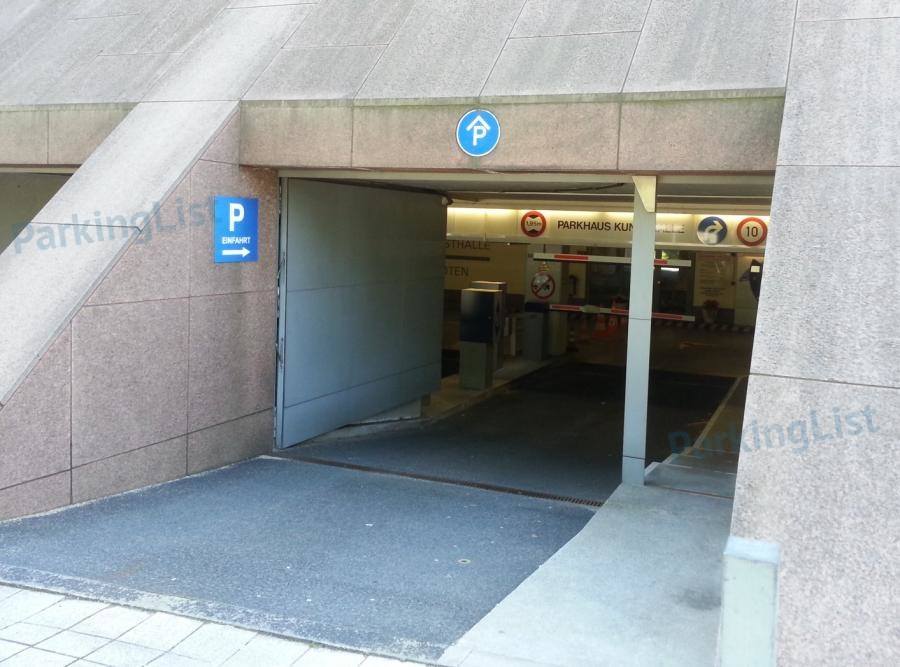 Einfahrt Parkhaus Kunsthalle in Hamburg