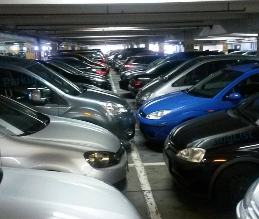 Innenansicht 1 Parkhaus Löhr Center in Koblenz