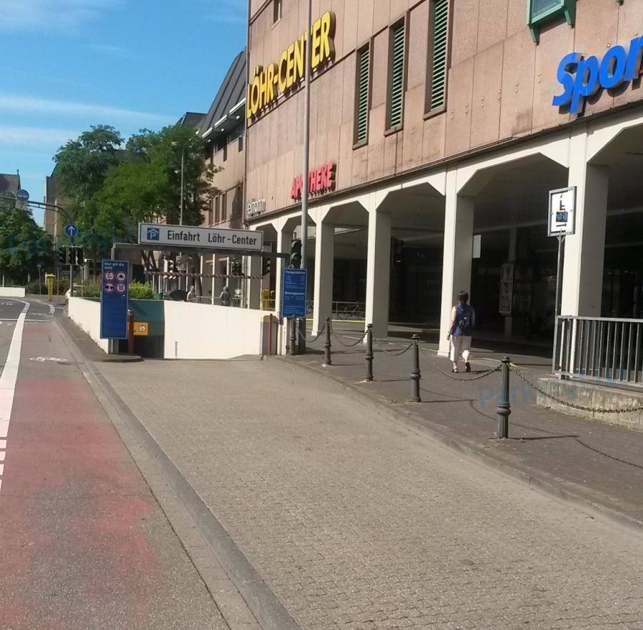 Einfahrt Parkhaus Löhr Center in Koblenz