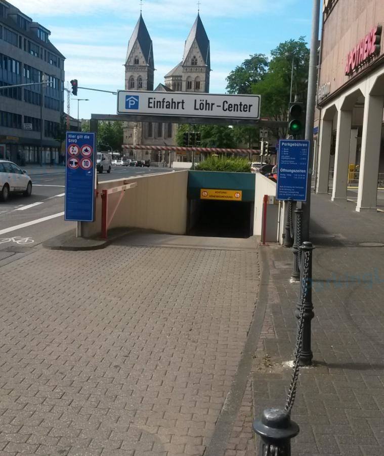 Einfahrt Parkhaus Löhr Center in Koblenz