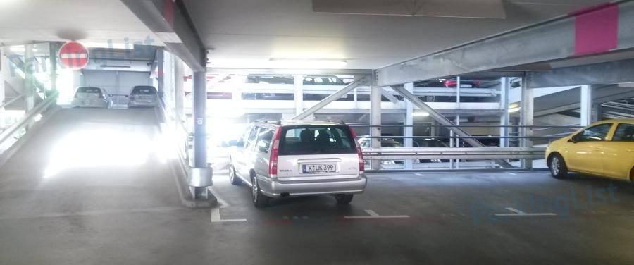 Innenansicht 3 Parkhaus Lungengasse Am Neumarkt in Köln