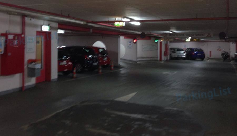 Innenansicht Parkhaus Nordbrückenkopf in Heidelberg