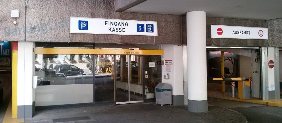 Ausfahrt und Kasse - Parkhaus P & R am Hofbräuhaus - München