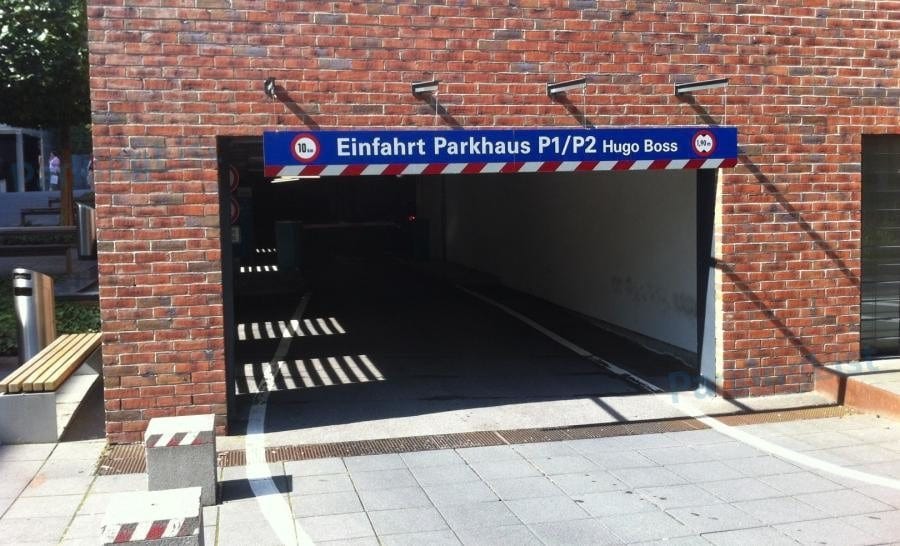 Einfahrt Parkhaus P1 Hugo Boss in Metzingen