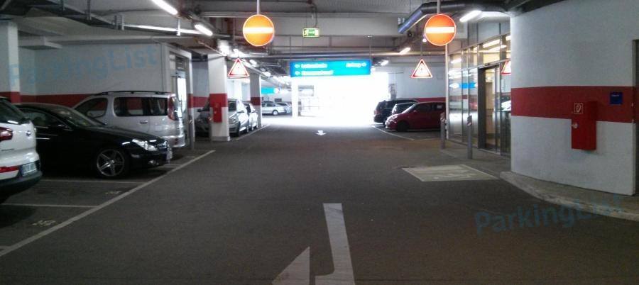 Innenansicht 2 - Parkhaus Schlossstrassencenter Berlin