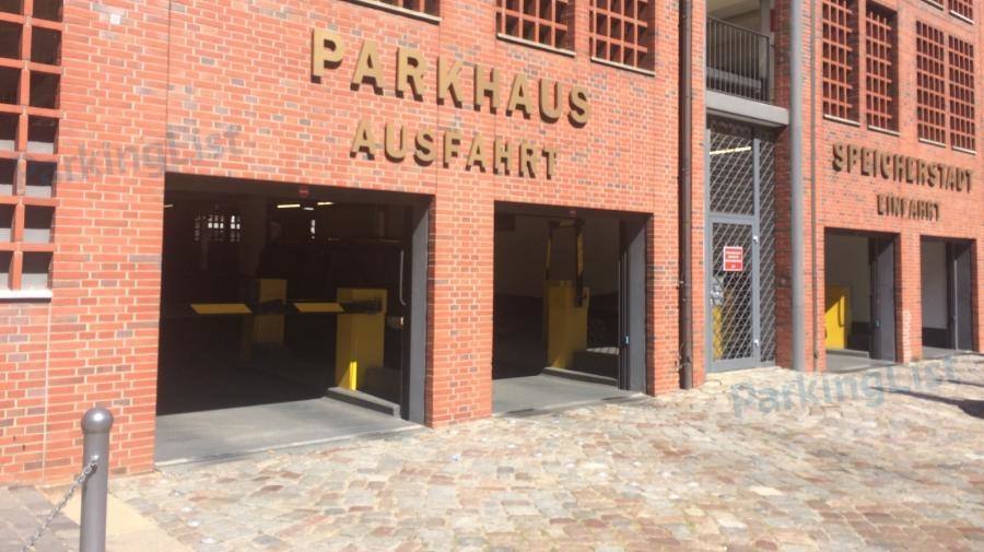 Ein- und Ausfahrt - Parkhaus Speicherstadt  - Hamburg