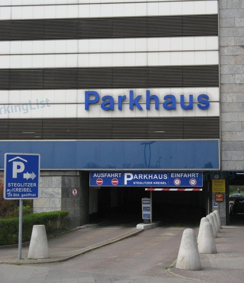Parkhaus Steglitzer Kreisel Berlin - Ein- und Ausfahrt Kuhligkshofstraße