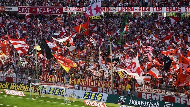 Parken am Rhein Energie Stadion - Köln Parken am Rhein Energie Stadion - Köln