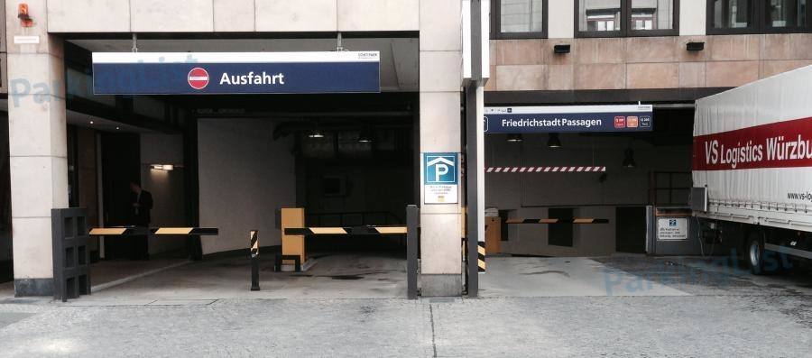 Ein- und Ausfahrt Tiefgarage Friedrichstadt Passagen in Berlin