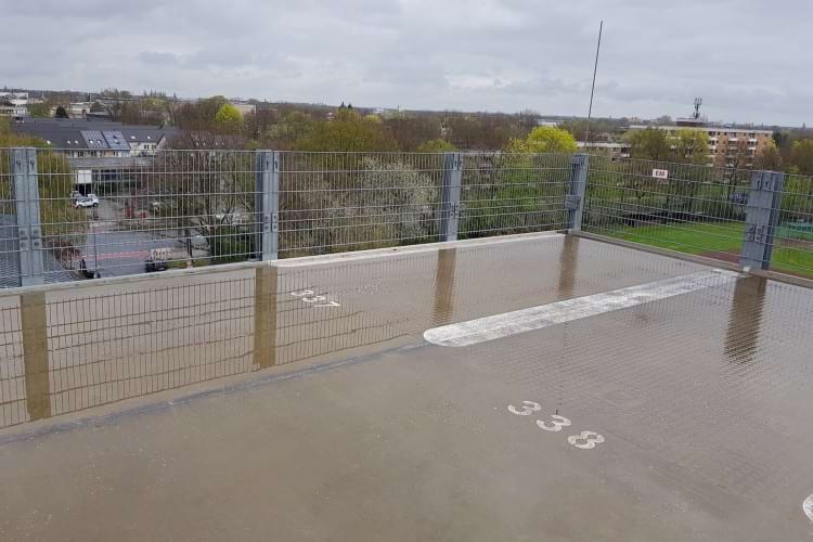 Parkplatz auf Parkdeck mit Valet Service am Flughafen Hannover