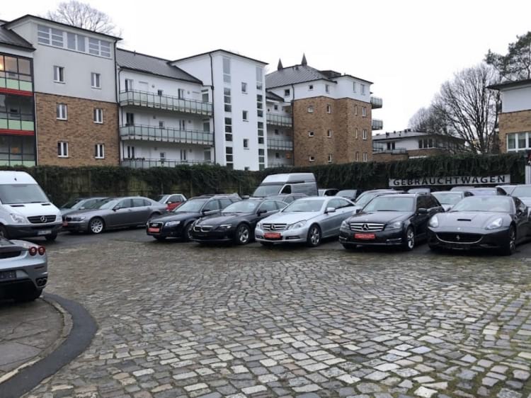 Parkplatz mit Valet Service am Flughafen Hamburg