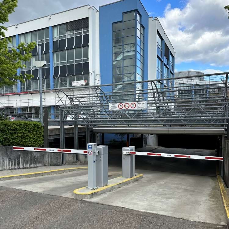 Parkplatz im Parkhaus mit Valet Service am Airport Stuttgart