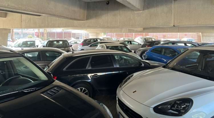 Überdachtes Parken mit Valet Service am Flughafen Frankfurt