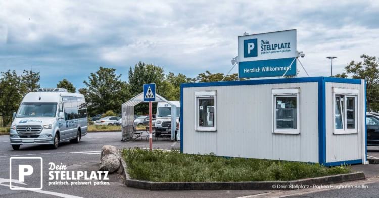 Parkplatz mit Shuttle Service zum Airport Berlin Brandenburg BER