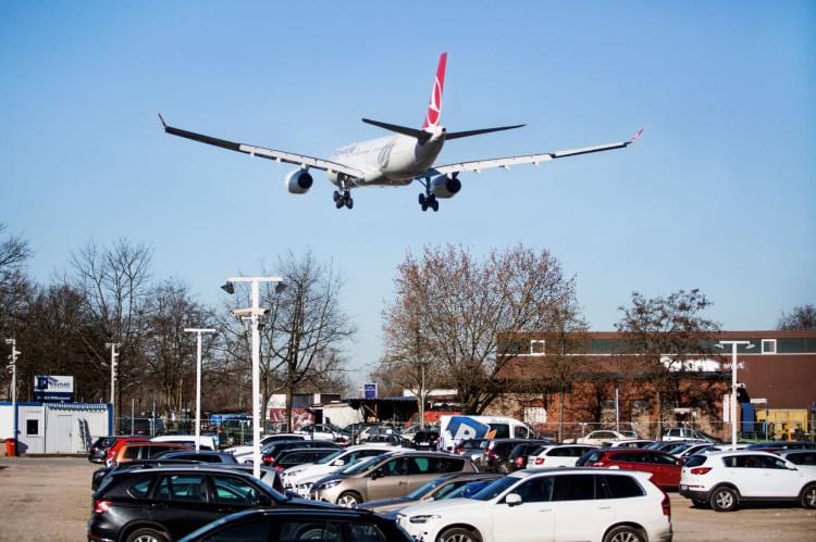 übernachten Flughafen Berlin Tegel Transfer Und Parken www.parkinglist.de