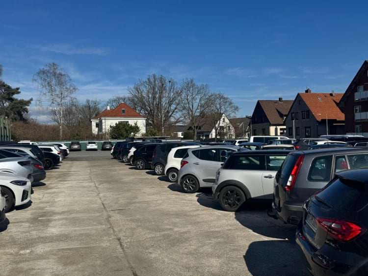 Parkplatz mit Shuttle Service zum Flughafen Hannover
