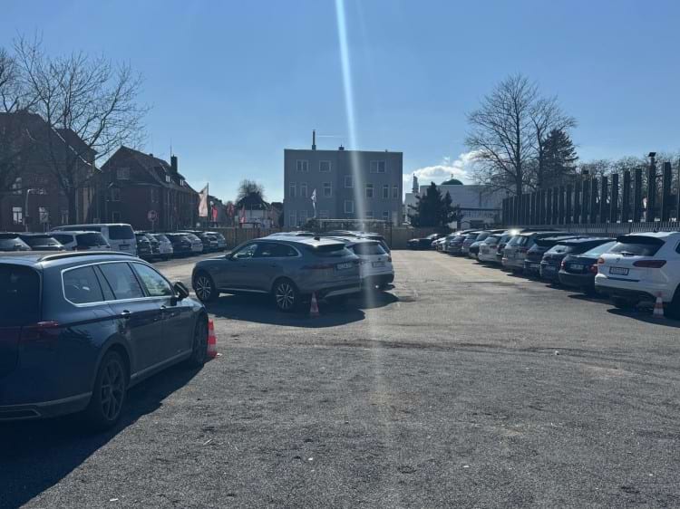 Parkplatz mit Shuttle Service zum Airport Hannover