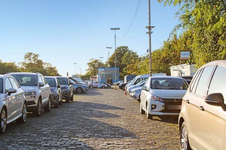 Parkplatz mit Shuttle Service am Airport Köln-Bonn