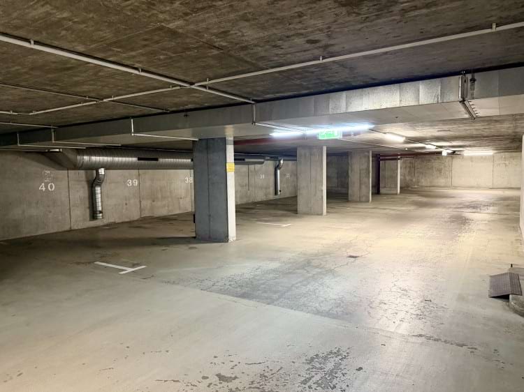 Parkplatz im Parkhaus mit Valet Service am Airport Stuttgart