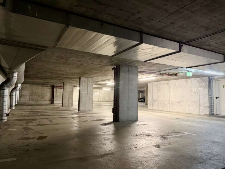 Parken im Parkhaus mit Valet Service am Flughafen Stuttgart