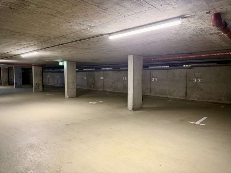Parkplatz in Tiefgarage mit Valet Service am Flughafen Stuttgart