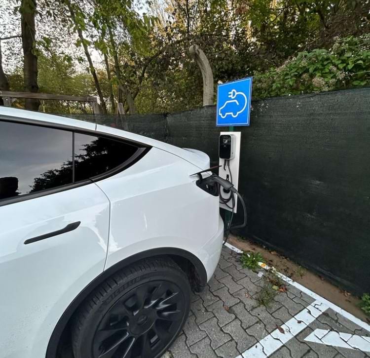 Elektroladestation: Parken und Shuttle Service zum Flughafen Frankfurt am Main